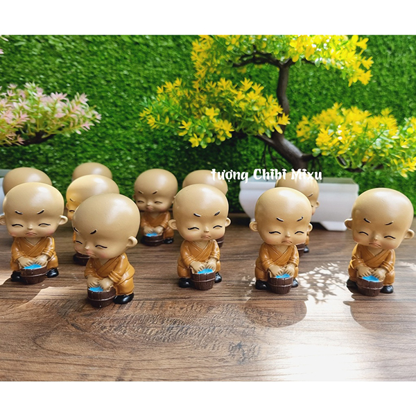 Tượng chú tiểu áo nâu nhí 7cm 